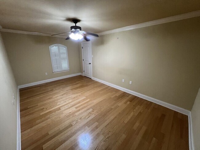 Building Photo - Elegant Two-Story Home with Outdoor Kitchen in Desirable Shadows Lake