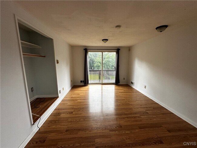 Building Photo - 1411 Lancaster Ave
