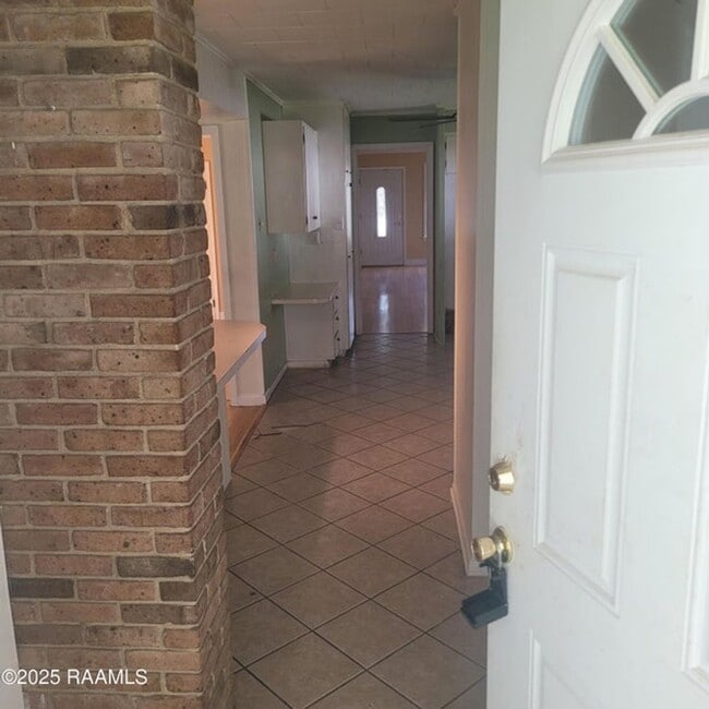 Building Photo - Opelousas: 3 Bed, 2 Bath Home – Section 8 Accepted