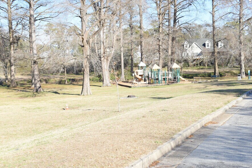 Building Photo - 2103 Pender Ave