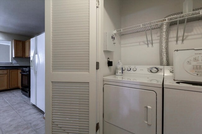 Building Photo - 6601 Netties Ln
