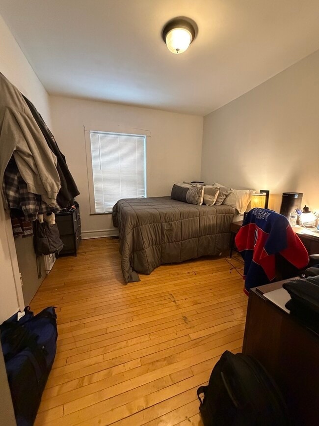 Building Photo - 3720 N Sheffield Ave