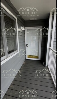 Building Photo - Lovely upper-level condominium features 2 ...
