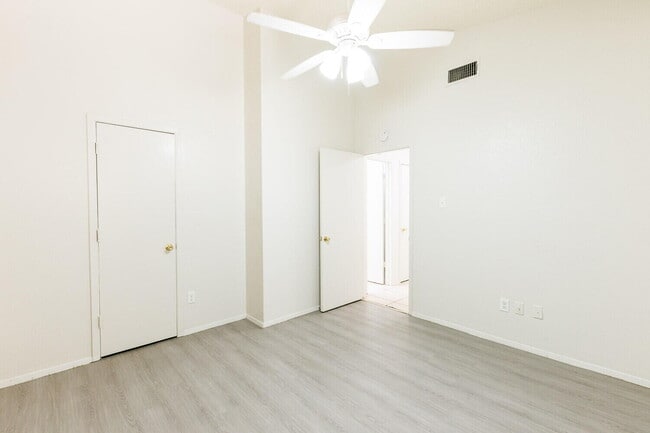 Building Photo - 140 N Troy Ave