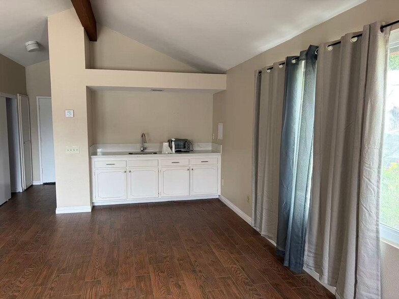 Building Photo - 1234 Ventana Dr