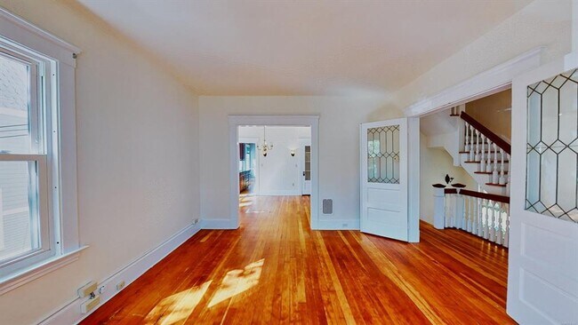 Building Photo - 134 Mansfield St