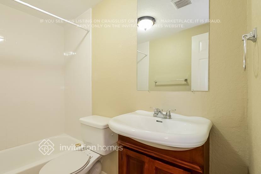 Building Photo - 4048 Sunray Dr