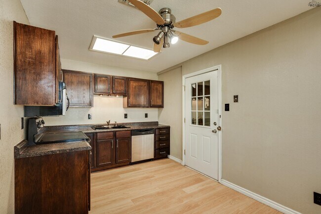 Building Photo - 5115 Kingston Dr