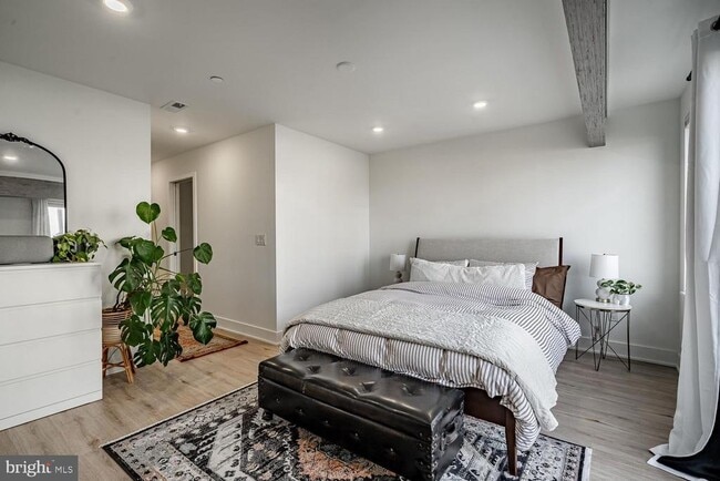 Building Photo - 2607 E Boston St