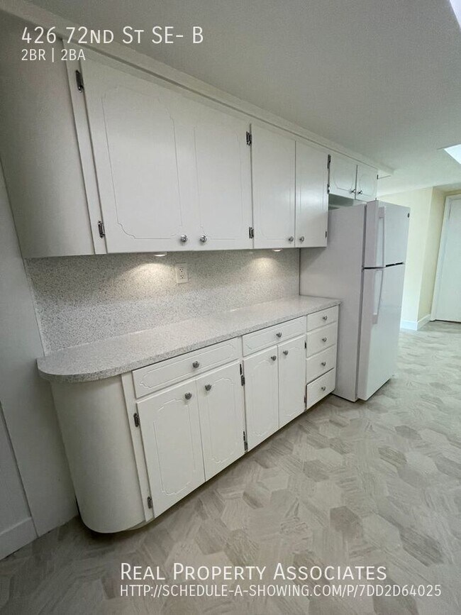 Building Photo - Beverly Lake 2 Bed, 1.5 Bath, Available NOW!