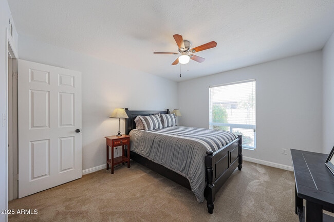 Building Photo - 601 E Forest Hills Dr