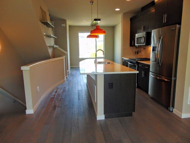 Building Photo - Gorgeous Renton Townhome - 2BR/2.5BA with ...