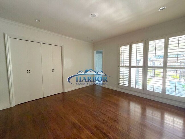 Building Photo - 1630 Miracosta St