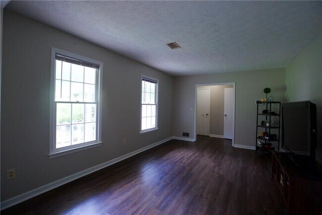 Building Photo - 3328 Mountain Hollow Dr