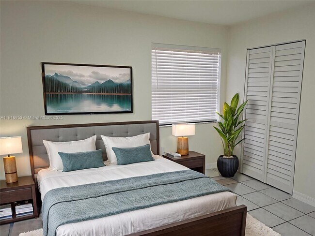 Building Photo - 311 W Park Dr