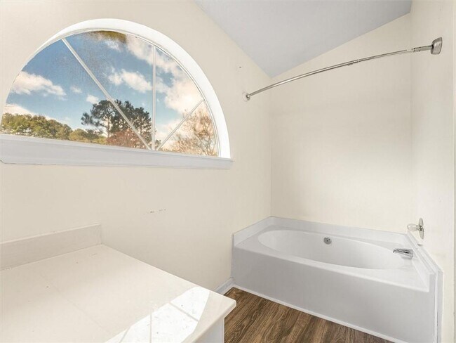 Building Photo - 3920 Sidney Lanier Blvd