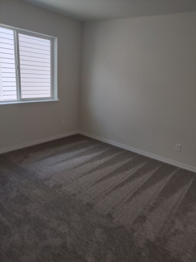 Building Photo - New Home in Enclaves - Close to Barnes Rd!