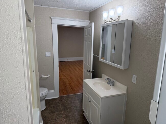 Building Photo - 1214 Cooper St