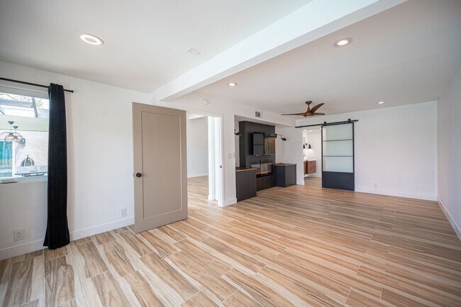 Building Photo - European-inspired Mid-Century Henderson Home!