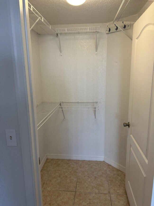 Building Photo - 130 SW Peacock Blvd