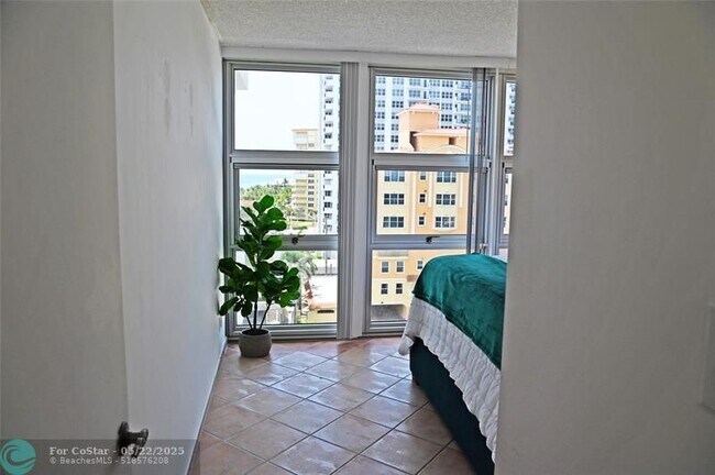 Building Photo - 525 N Ocean Blvd