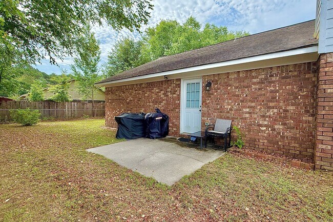 Building Photo - 1233 Riyadh Rd