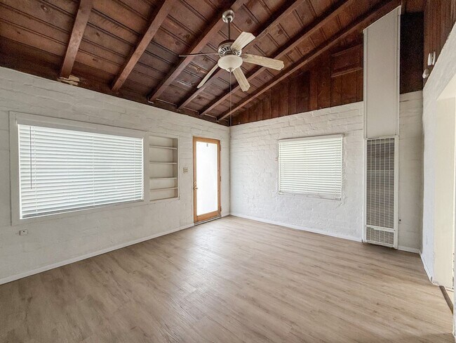 Building Photo - 73544 Cedar Dr