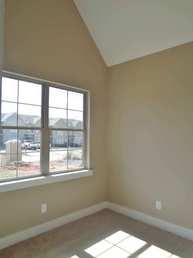 Building Photo - Townhome For Rent in Calera, AL - Available to View with 48 Hour Notice!!!