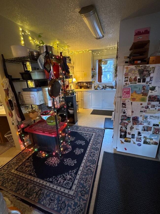 Building Photo - Sweet little Bungalow Near Old Town!