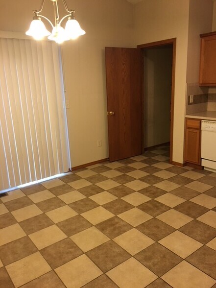 Building Photo - 3902 N Pepper Ridge St