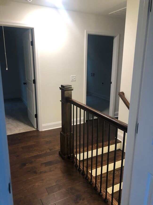 Building Photo - 3 Bedrooms + 2.5 Bath Renatal in East Brainerd