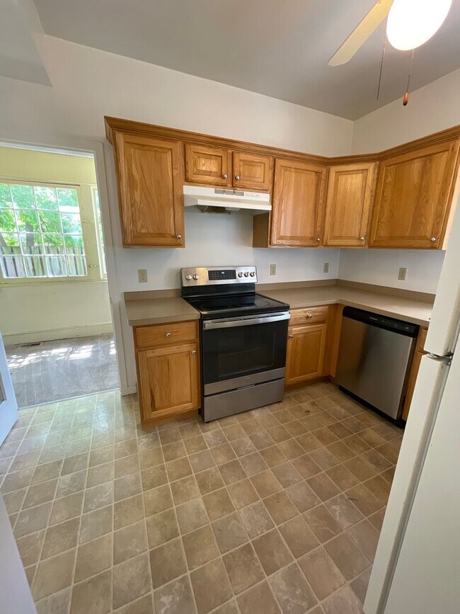 Building Photo - 410 E William St