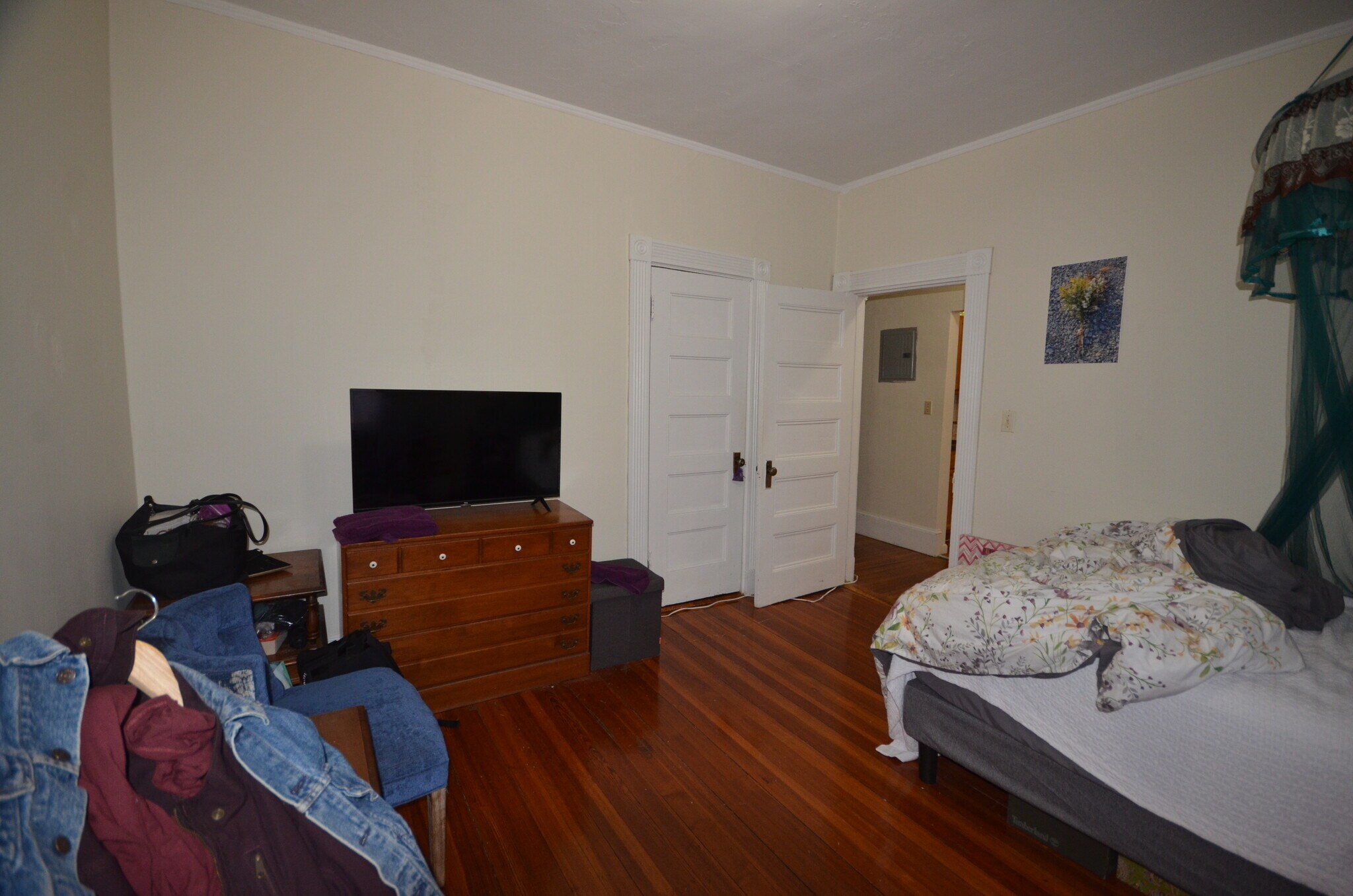 Building Photo - 1566 Beacon St
