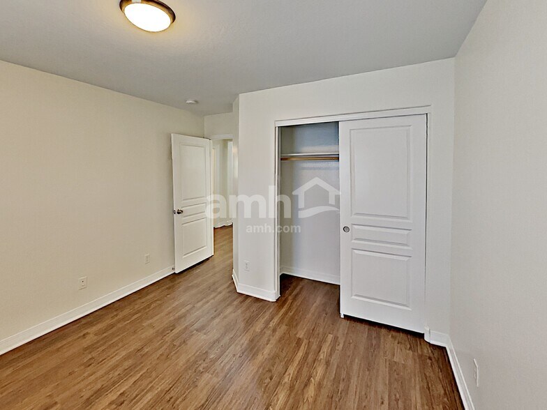 Building Photo - 3843 E Santa Fe Ln