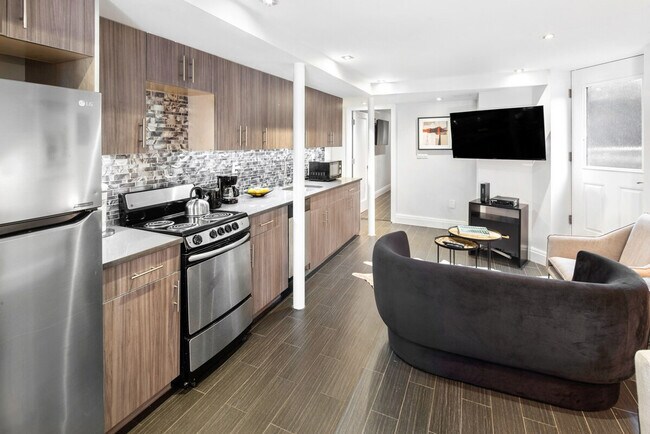 Building Photo - 4 York Ave