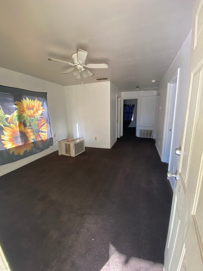 Building Photo - 1307 E Travis St