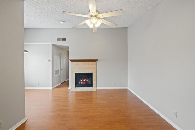 Building Photo - 203 E 31st St