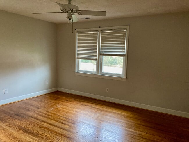 Bedroom 1 -main floor - 1005 Rosemont Dr