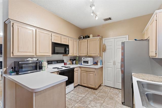 Building Photo - 1701 Creekway Dr