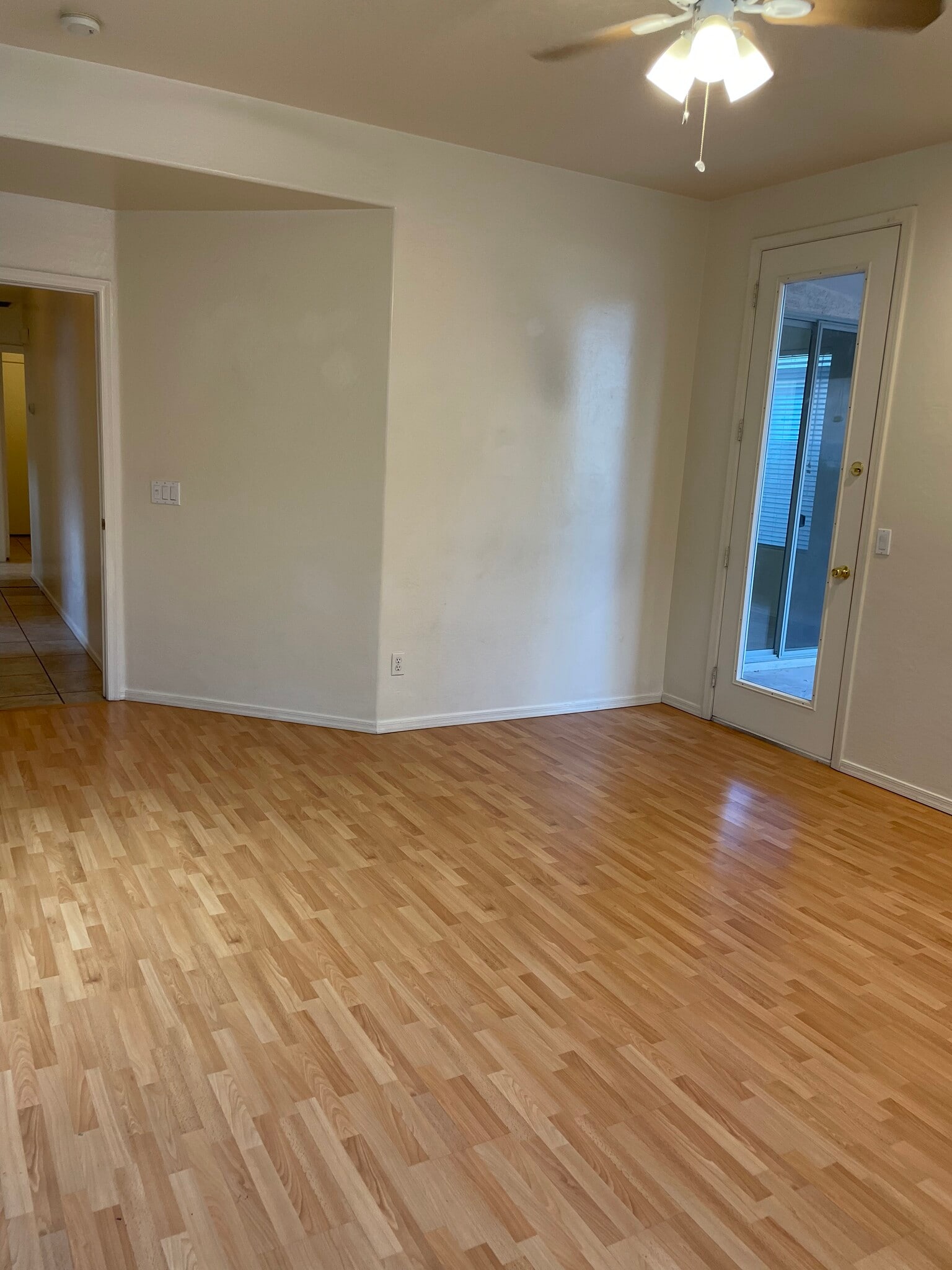 Building Photo - 1079 E Susan Ln