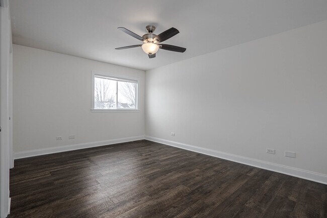 Building Photo - 226 E Conley Dr