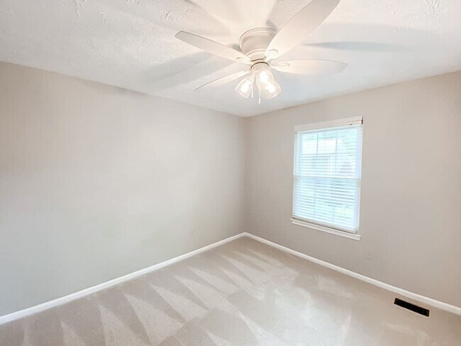 Building Photo - Fantastic 4 Bedroom 3.5 Bathroom Colonial ...