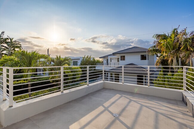 Building Photo - 454 Fernwood Rd