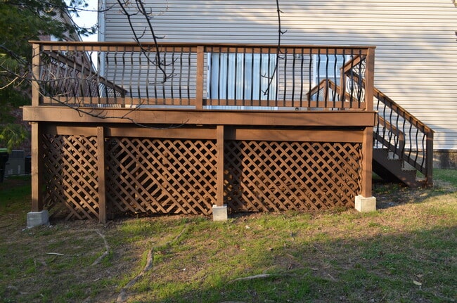 Building Photo - 1401 Peppermint Ln