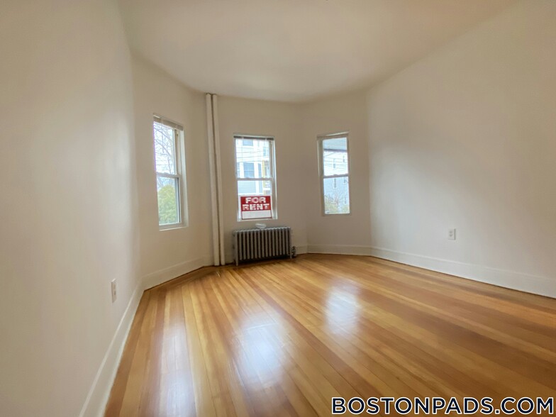 Building Photo - 46 Wildwood St