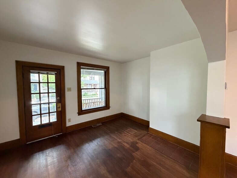 Building Photo - 789 Ebner St