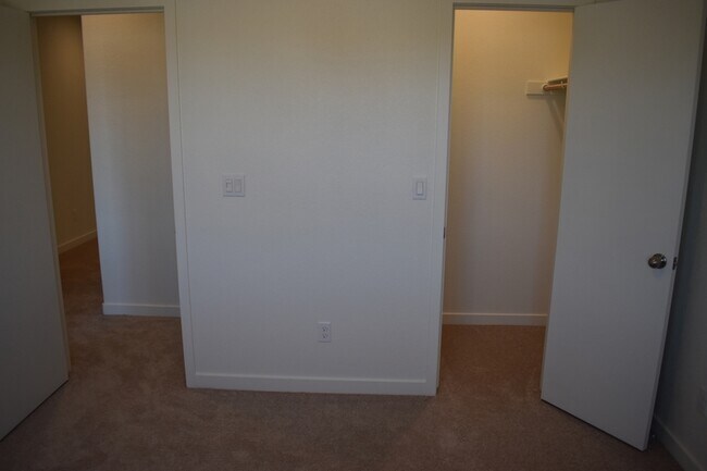 Building Photo - 855 Sophie Ct