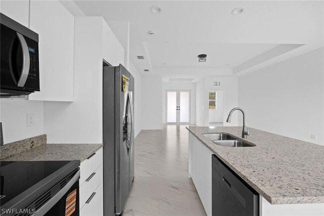 Building Photo - 1923 Sunniland Blvd