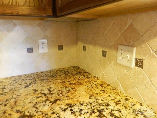 Building Photo - 212 Charleston Dr