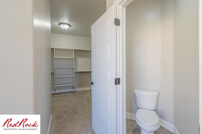 Building Photo - Pet-Friendly 3 Bedroom Home In A Great Neighborhood